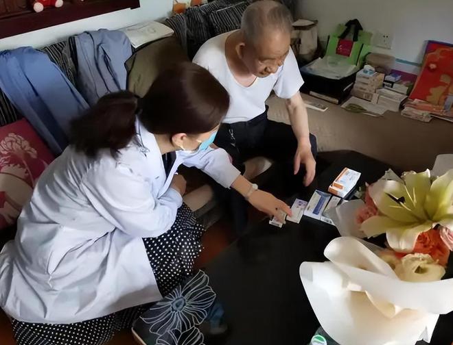 “網(wǎng)約護(hù)士”高收入：單次收費(fèi)兩三百有人狂攬3000單(圖7)