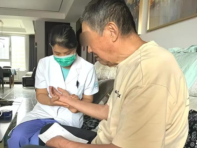 “網(wǎng)約護(hù)士”高收入：單次收費(fèi)兩三百有人狂攬3000單(圖14)